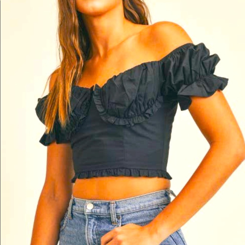 Women’s black off the shoulders crop top - Picture 2 of 3